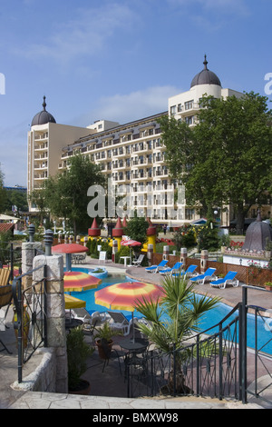 Zlatni Pyassatci, Golden Sands resort, a pool in front of hotel, Balkans, Bulgaria, Eastern Europe Stock Photo
