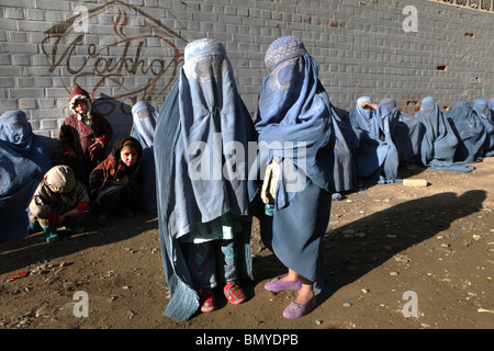 Afghan women and girls wearing a burqa in Kabul Stock Photo