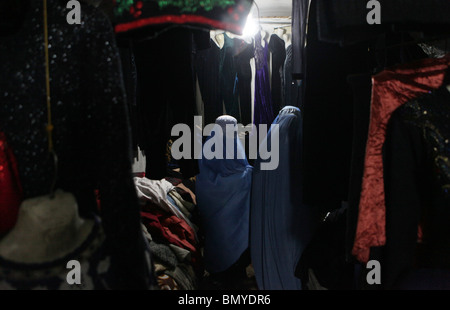 Afghan women and girls wearing a burqa in Kabul Stock Photo