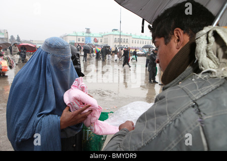 Afghan women and girls wearing a burqa in Kabul Stock Photo