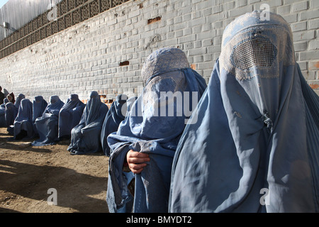 Afghan women and girls wearing a burqa in Kabul Stock Photo