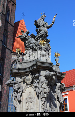 statue-of-saint-john-of-nepomuk-jan-nepomucen-in-heart-of-city