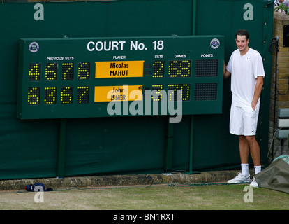 JOHN ISNER WINS 70-68 WIMBLEDON 2010 WIMBLEDON LONDON ENGLAND 24 June 2010 Stock Photo