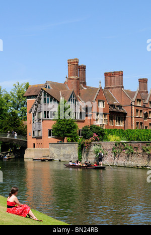 A woman relaxing by the River Cam at Clare College Gardens, Cambridge, England, UK Stock Photo