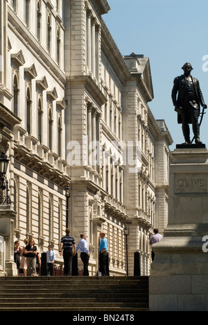 Whitehall  Civil Servants outside The Foreign Office, Clive Steps, King Charles Street, Whitehall London UK Statue Clive of India. 2010 HOMER SYKES Stock Photo