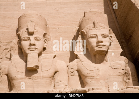 Statues of Ramses 11 outside the entrance of Abu Simbel Stock Photo