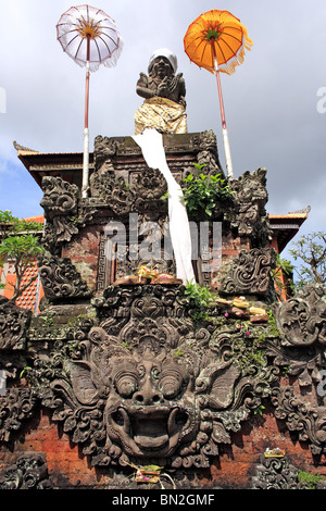 Shrine and statue outside the Tourist Information Centre at Ubud, Bali, Indonesia, Stock Photo
