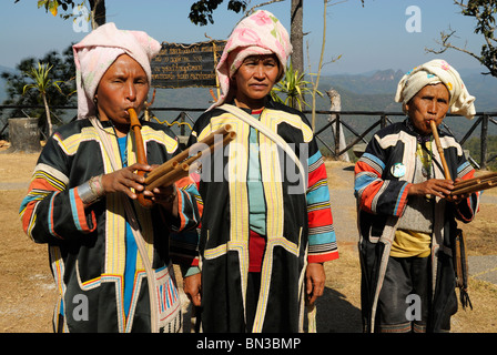 Thailand: Lahu women in northern Thailand. The Lahu (Ladhulsi or ...