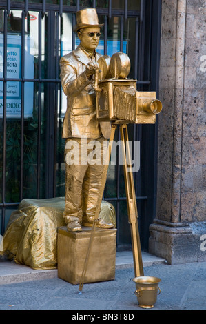 Living sculpture - a street performer in Siena, Tuscany Stock Photo