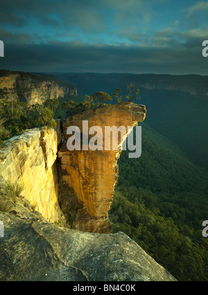 Hanging Rock At Sunrise Blue Mountains World Heritage National Park New South Wales Australia Stock Photo Alamy