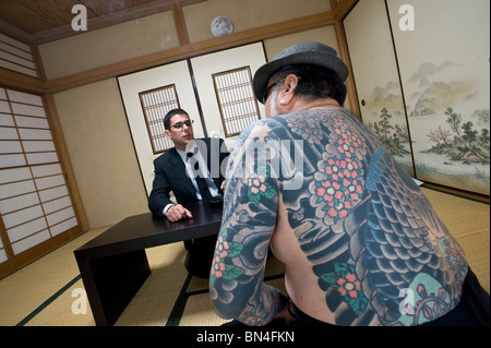 Jake Adelstein, author of 'Tokyo Vice', talks with his former yakuza bodyguard Stock Photo