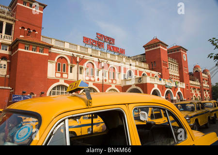 Howrah Railway station ; Street Scene ; Calcutta ; West Bengal ; India Stock Photo