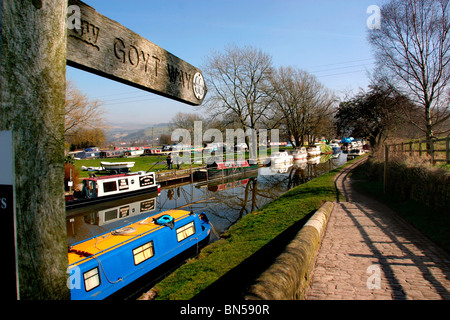 England, Cheshire, Stockport, Marple, Goyt Way sign on Peak Forest Canal towpath Stock Photo