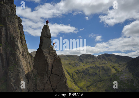 Two climbers on the Napes Needle Great Gable in the Lake District Stock Photo