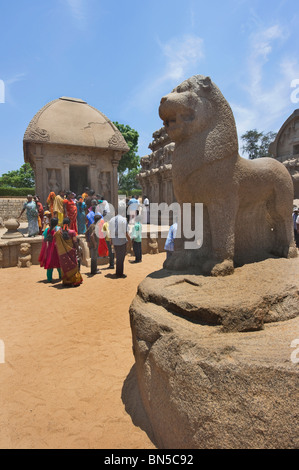 India Tamil Nadu Mamallapuram tourists visiting the Panch Rathas, a whole of monolithic altars of the VII century Stock Photo