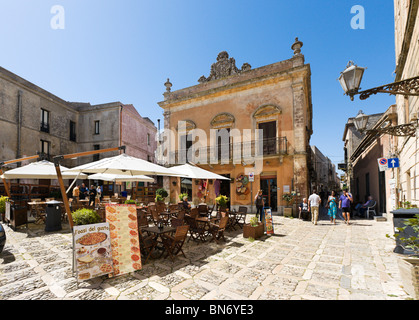 Restaurant in Piazza Umberto (the Main Square), Erice, Trapani region, North West Sicily, Italy Stock Photo