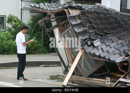 The clearing up of earthquake damage to homes and buildings in the town of Kashiwazaki, Japan, Thursday, July 19th 2007. Stock Photo