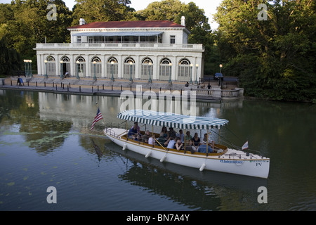 A group leaves from the Boat House & Audubon Center for a sunset ride on the electric boat Independence in Prospect Park, Brooklyn, New York. Stock Photo