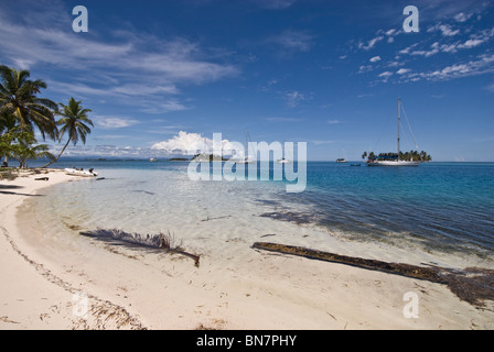 A picture perfect tropical beach in the San Blas Islands, Caribbean Stock Photo