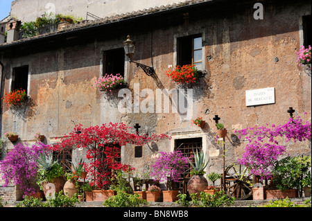 A rustic building in Piazza de Marcanti, Trastevere, Rome Stock Photo