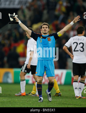 IKER CASILLAS GERMANY V SPAIN DURBAN STADIUM DURBAN SOUTH AFRICA 07 July 2010 Stock Photo