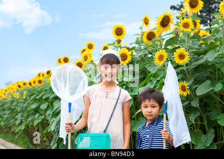 Portrait of girl holding sunflower Stock Photo - Alamy