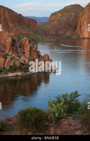 Canyon Lake and the Superstition Mountains along the Apache Trail, Tonto National Forest, East of Phoenix, Arizona. Stock Photo