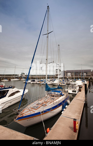 UK, Wales, Gwynedd, Caernarfon, Victoria Dock, leisure boats moored in the harbour Stock Photo