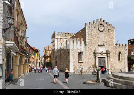 The Duomo (Cathedral) and view down Corso Umberto, Taormina, Sicily, Italy Stock Photo