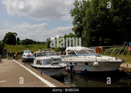 3275. Teston Lock on River Medway, near Maidstone, Kent, UK Stock Photo