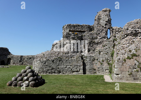 3167. Pevensey Castle, East Sussex, UK Stock Photo