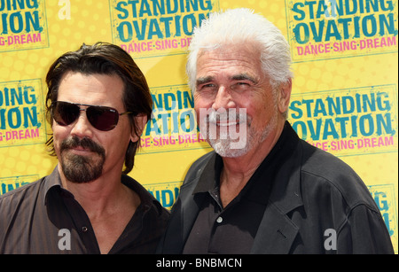 JOSH BROLIN JAMES BROLIN STANDING OVATION LOS ANGELES PREMIERE BURBANK LOS ANGELES CA 10 July 2010 Stock Photo