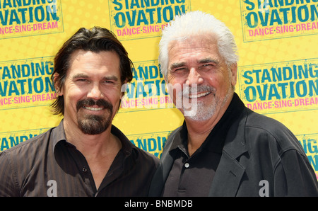 JOSH BROLIN JAMES BROLIN STANDING OVATION LOS ANGELES PREMIERE BURBANK LOS ANGELES CA 10 July 2010 Stock Photo