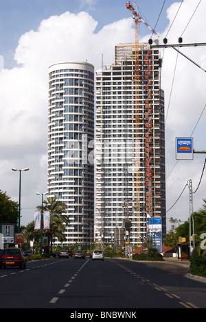 Israel, Tel Aviv, The Yoo skyscraper project, is being built with apartments designed by Philippe Starck. Sep 23, 2008. Stock Photo