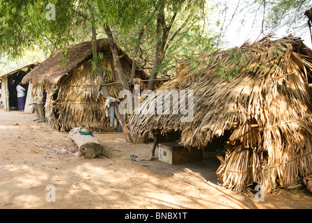 Myanmar, Pakokku, thatch Houses on the banks of the Chindwin river Stock Photo