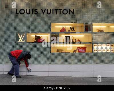 Louis Vuitton Store In Dusseldorf Germany-foton och fler bilder på Louis  Vuitton - Designermärke - Louis Vuitton - Designermärke, Düsseldorf,  Rikedom - iStock