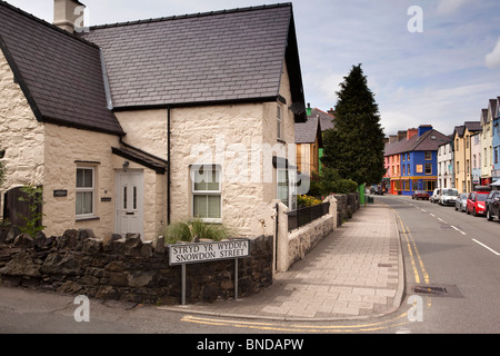 UK, Wales, Snowdonia, Llanberis, Stryd Fawr, High Street, Cambrian Lodge, historic house Stock Photo
