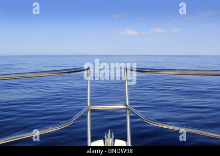 blue perfect sea cruising boat bow calm ocean Stock Photo - Alamy