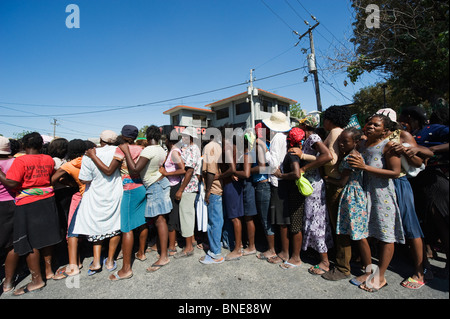 Leogane, Haiti, Caribbean crowds waiting for food distribution after January 2010 earthquake Stock Photo