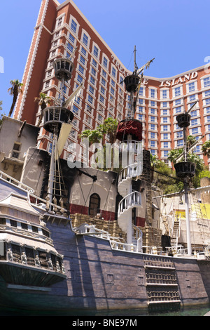 Pirate Ship at Treasure Island Hotel and Casino Las Vegas Stock Photo ...