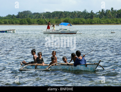 Philippines children boats hi-res stock photography and images - Alamy