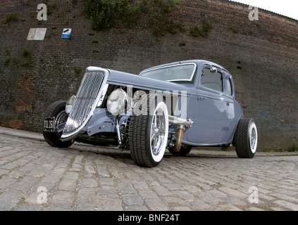 34 Ford Hot Rod - Fenderless hard top 5 window coupe with open sided engine bay, 40s and 50s style rod Stock Photo
