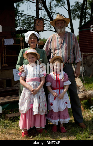 Early American pioneer family at homestead settlers wagon Gotherington Show UK Stock Photo