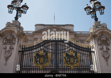 Front gate at Buckingham palace Stock Photo