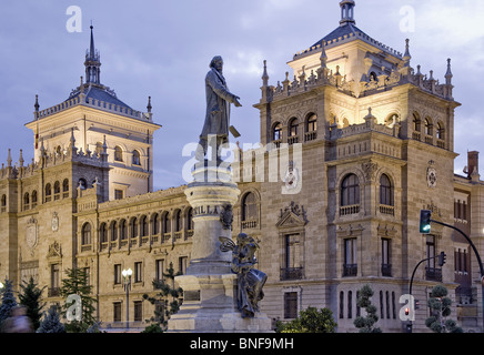 Museum of the old cavalry academy and statue of the writer and poet Jose Zorrilla in the street Santiago de Valladolid, Castilla y León, Spain, Europe Stock Photo