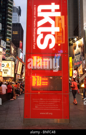 TKTS ticket booth sells Broadway and off-Broadway shows at discounted prices, Times Square, New York City Stock Photo