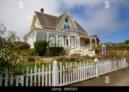 Victorian architecture in and city streets in the coastal resort town of Mendocino, California Stock Photo
