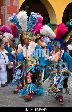 Tribal dance troupes come from all parts of Mexico at the INDEPENDENCE DAY PARADE - SAN MIGUEL DE ALLENE MEXICO Stock Photo