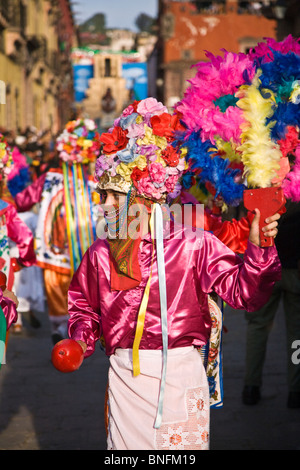 Tribal dance troupes come from all parts of Mexico at the INDEPENDENCE DAY PARADE - SAN MIGUEL DE ALLENE MEXICO Stock Photo