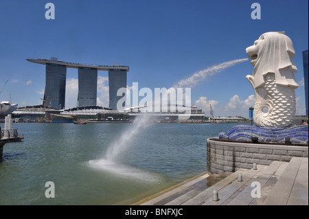 Marina Bay Sands now competes with the Merlion of Singapore as top attraction Stock Photo